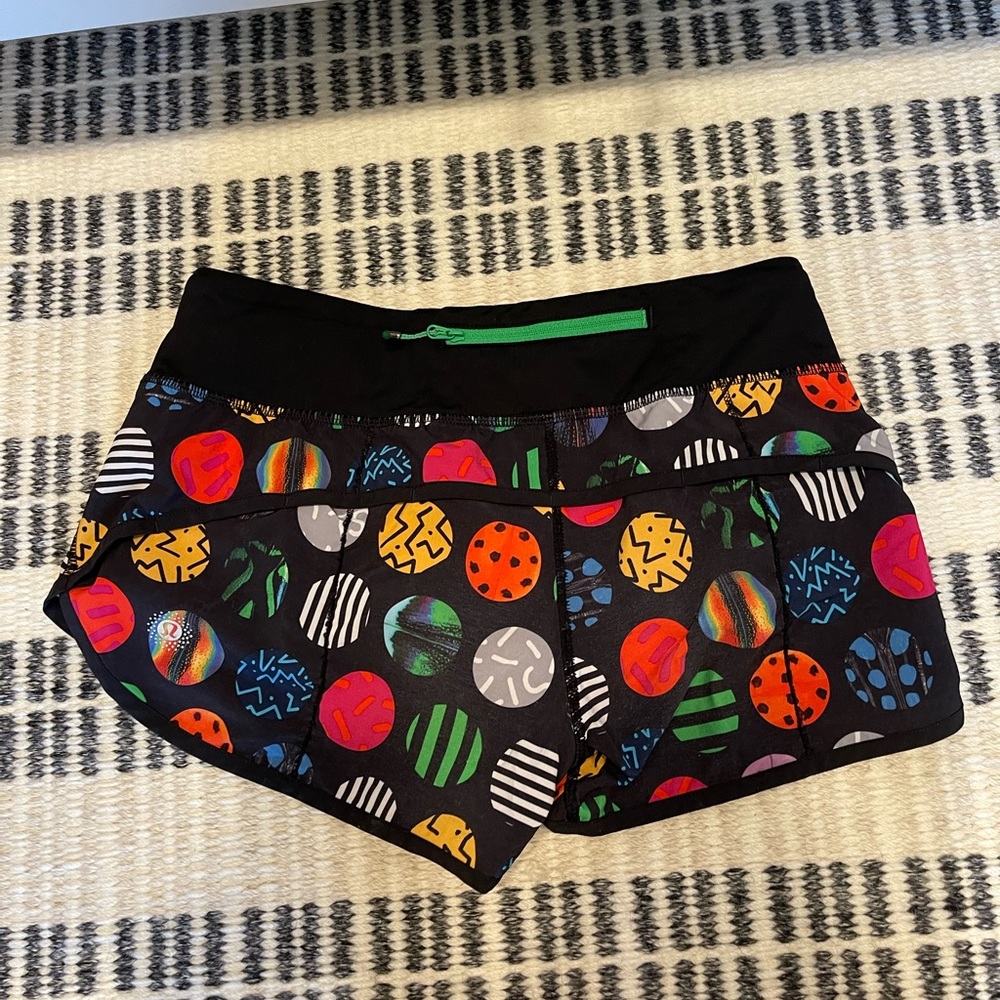 Lululemon Seawheeze Balls Bugs Circles Speed Shorts Size 4 RARE